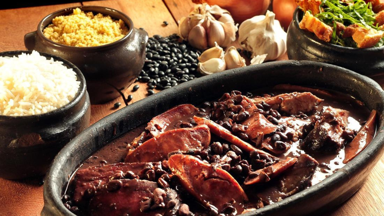 Quais são as comidas típicas do brasileiro? Conheça as delícias da culinária brasileira em nossa lista especial!