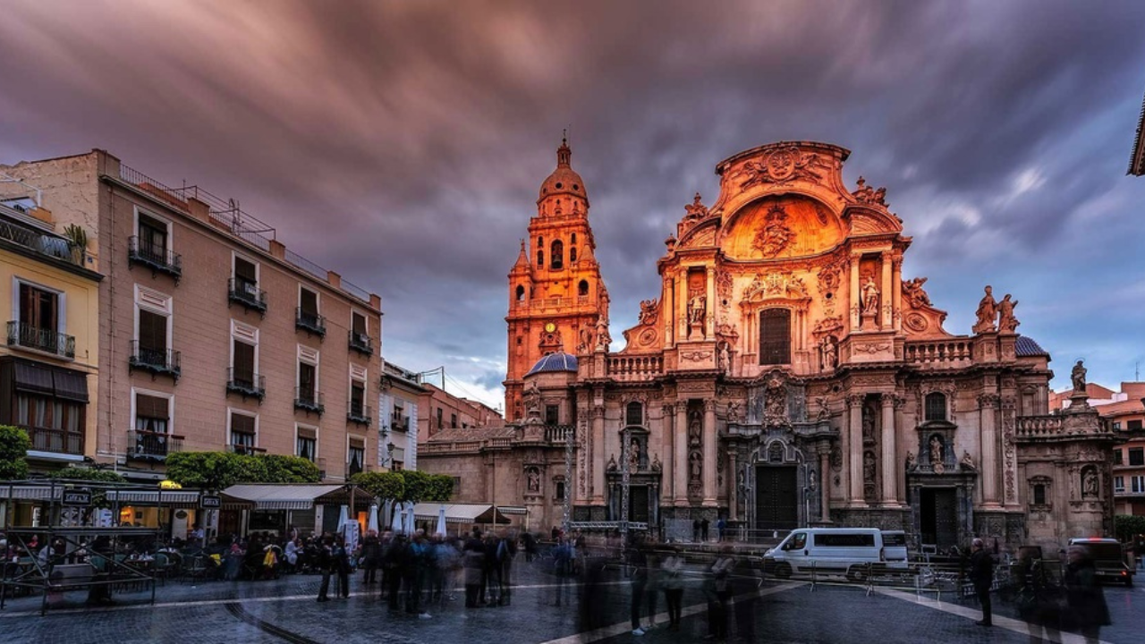 Descubra o 'Murcia Celebra 1.200 Anos de Literatura' em nosso guia completo! Explore a riqueza literária e histórica da região.