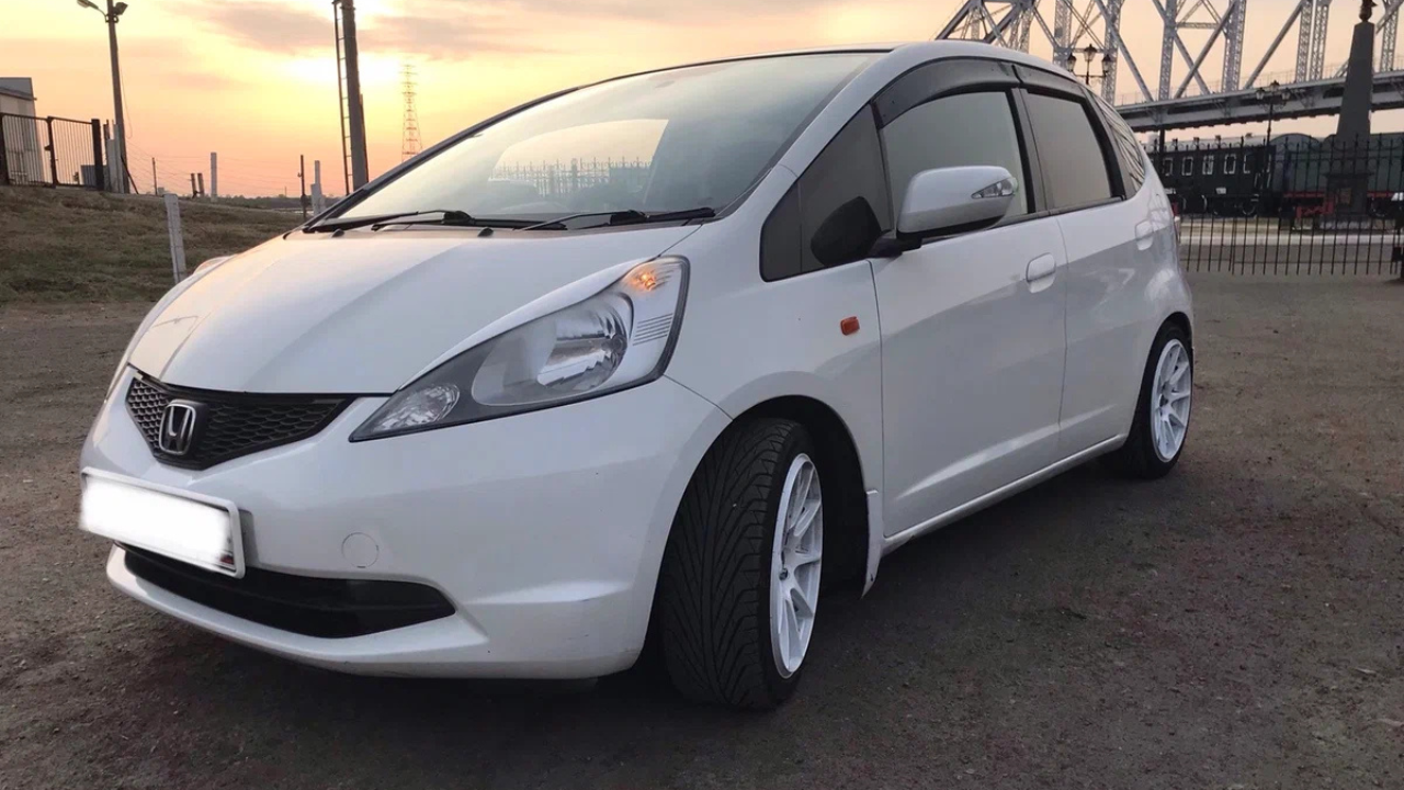 O Honda Fit 2008 continua sendo um modelo altamente procurado no mercado de veículos usados, mesmo após mais de uma década de seu lançamento.