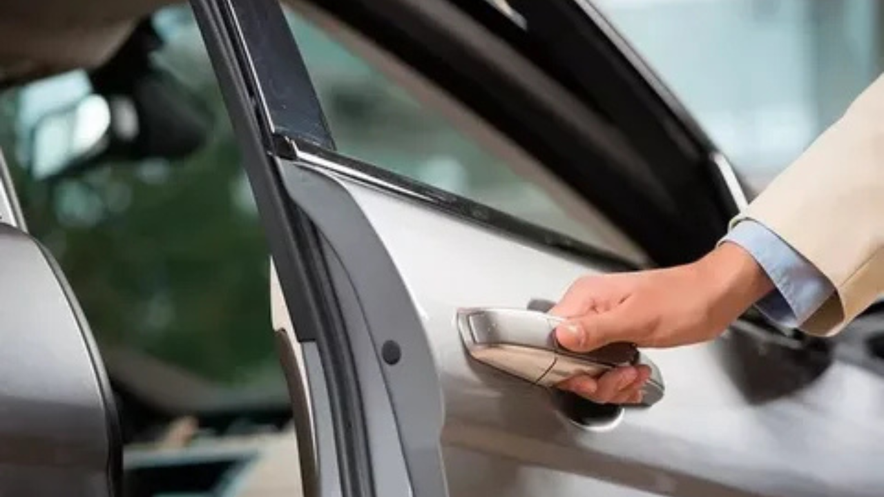 Borracha automotiva para portas e portas malas originais: duráveis e perfeitas para seu carro. Compre agora e mantenha seu veículo em ótimas condições.