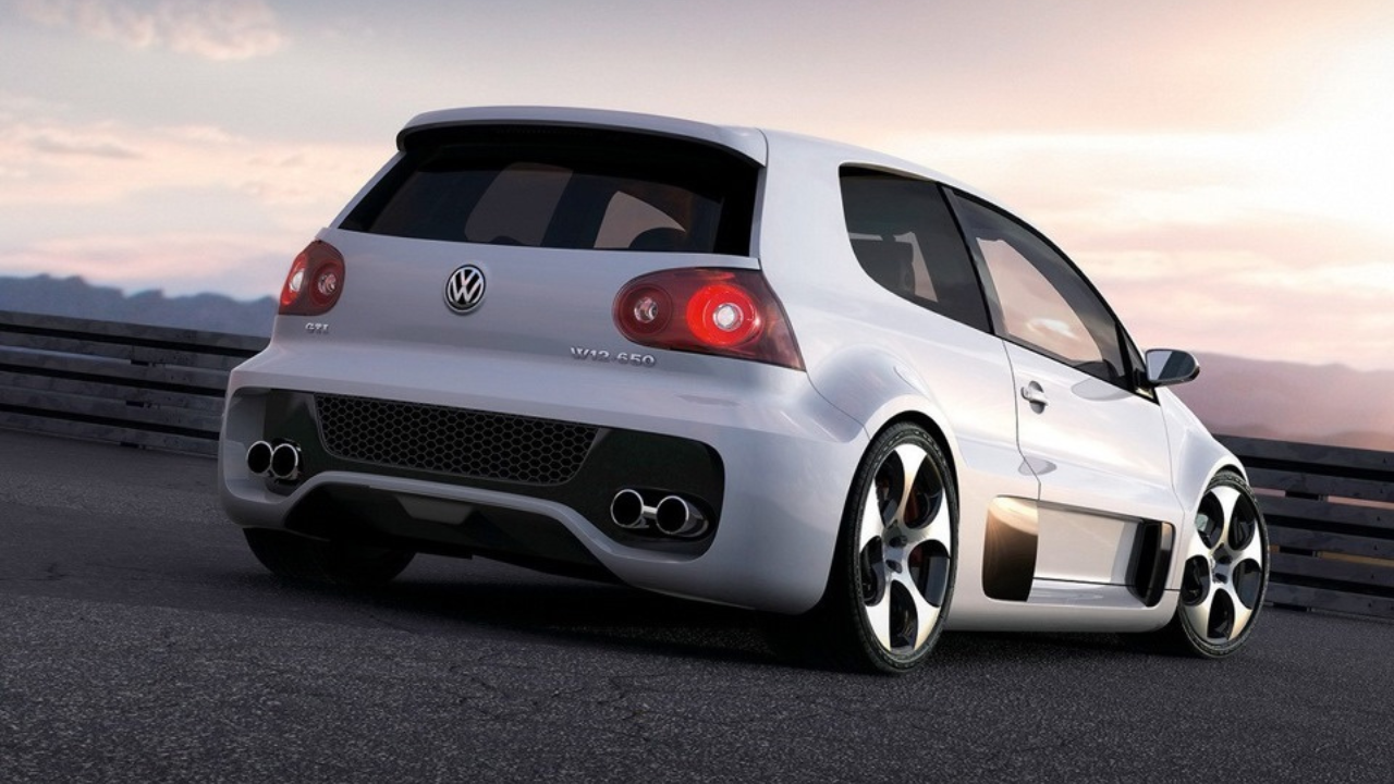 ocê já ouviu falar do Volkswagen Golf GTI 6.0 W12? Se não, prepare-se para conhecer um dos projetos mais ousados e insanos já desenvolvidos pela Volkswagen.