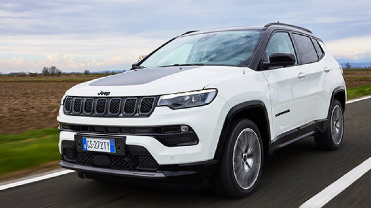 O Jeep Compass 2025 chega ao mercado com grandes expectativas e importantes inovações. Este SUV médio, um dos mais vendidos da categoria nos últimos anos, vem sendo amplamente aguardado por consumidores e especialistas da indústria automotiva.