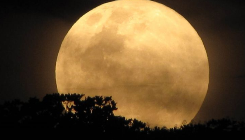 Descubra tudo sobre a Lua Cheia e Microlua 13 de abril. Saiba o que causa esse fenômeno celestial e como observar. Conheça os detalhes!