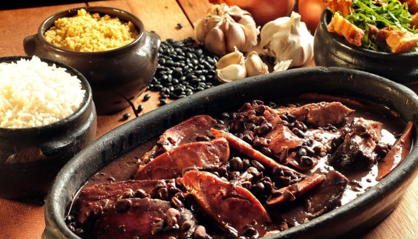 Quais são as comidas típicas do brasileiro? Conheça as delícias da culinária brasileira em nossa lista especial!