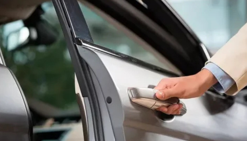Borracha automotiva para portas e portas malas originais: duráveis e perfeitas para seu carro. Compre agora e mantenha seu veículo em ótimas condições.