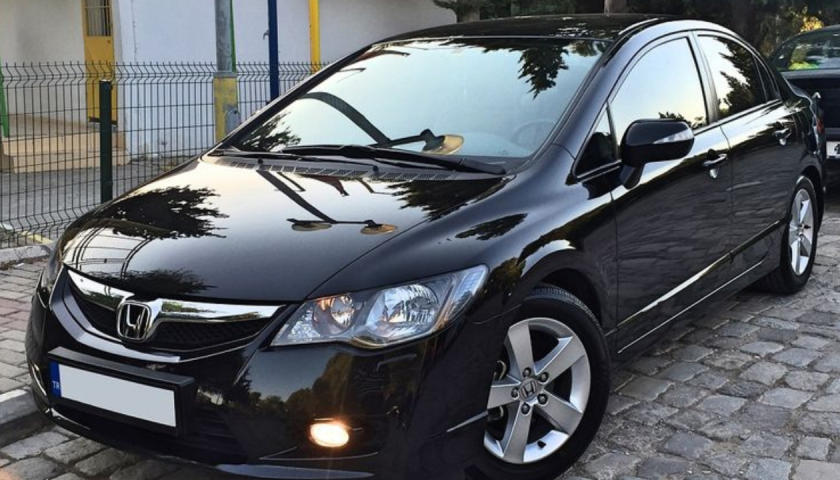 O Honda Civic 2010 com teto solar é um modelo que continua despertando interesse no mercado automotivo, especialmente entre os apaixonados por carros que combinam elegância, desempenho e funcionalidade.